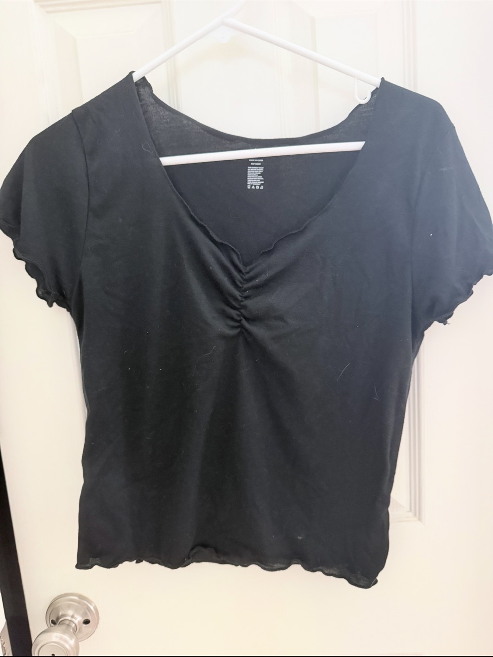 Source Unknown Black Short Sleeve Ruched V-Neck Tee
